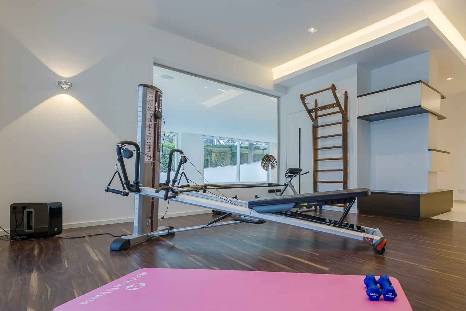 Wellness, Fitness Fitnessraum, Hanteln, Matte