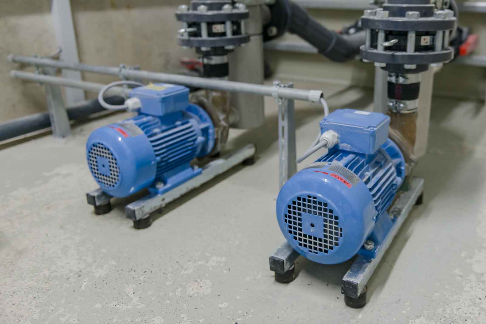 Technik, Pumpen Detail, Pumpen, Schwimmbadtechnik