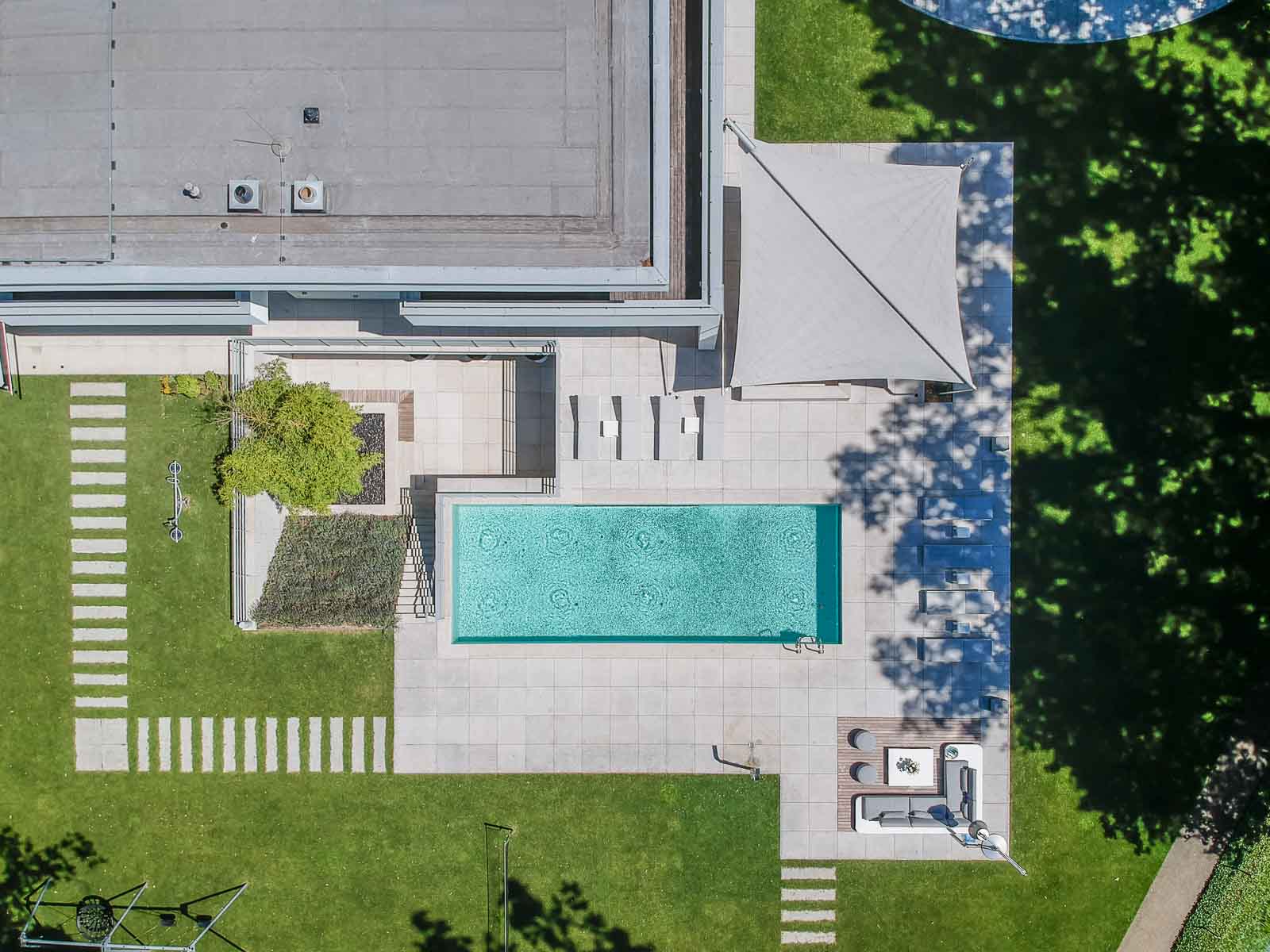 Ein Fenster zur Wasserwelt Integriert, Pool, Terrasse