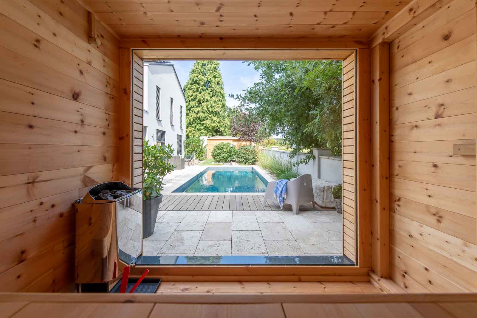 Pool mit Sauna-Kubus Fensterfront, Gross, Sauna