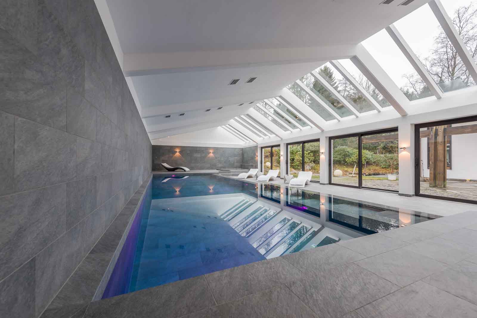 Vorher – Nachher – WOW Farbig, LED, Poolbeleuchtung, RGB, Unterwasserlicht