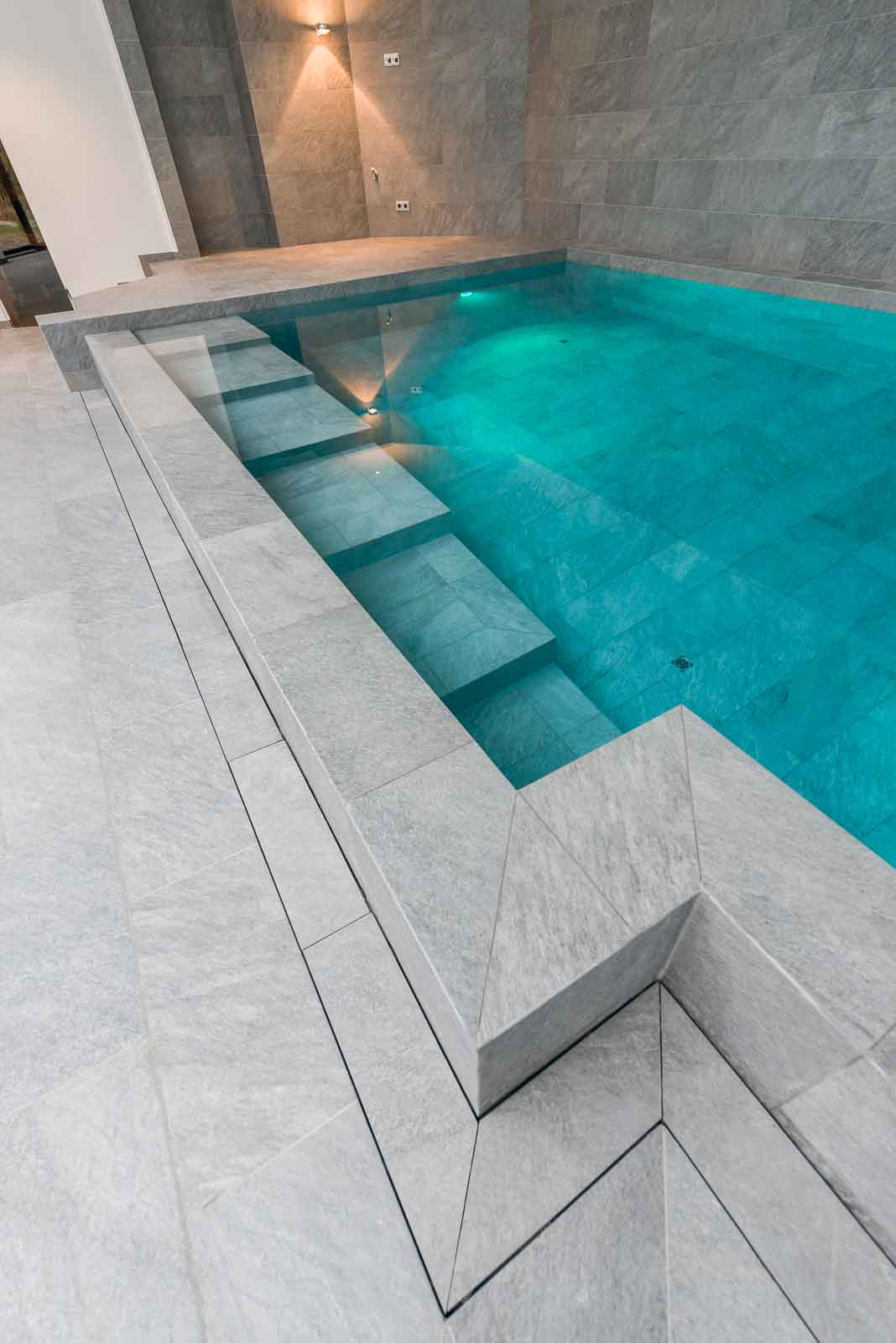 Vorher – Nachher – WOW Kaskade, Podesttreppe, Ueberlaufrinne, Verdeckt