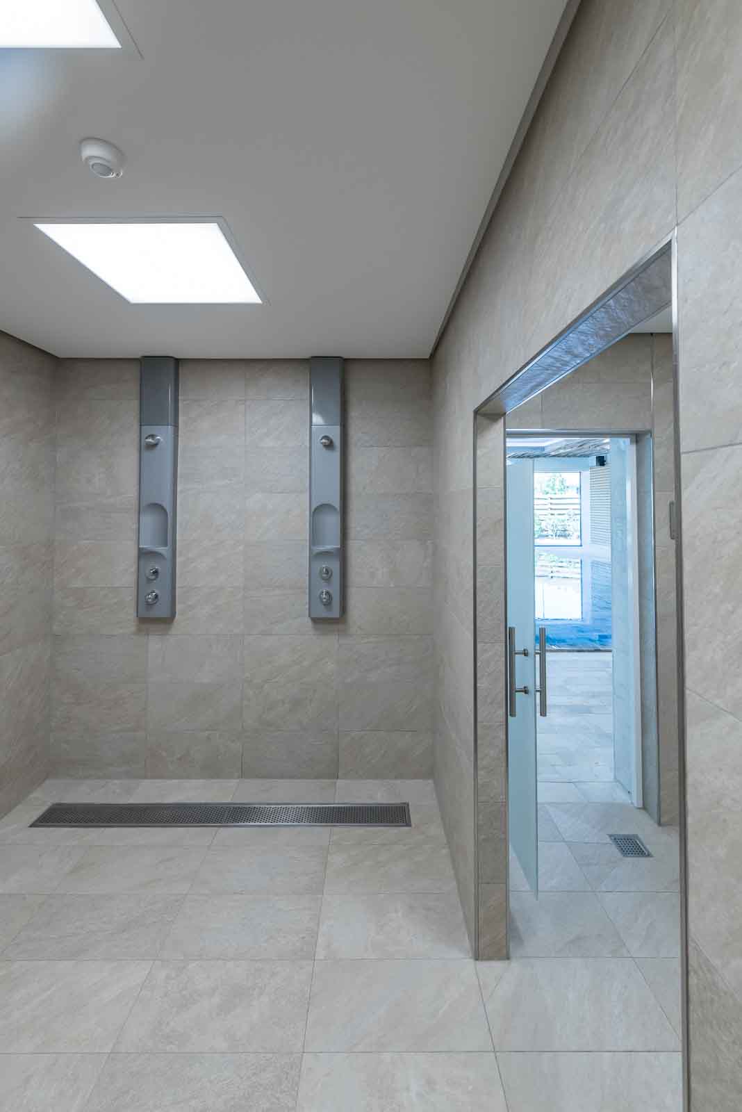 Academy-Pool Dusche, Gruppe, Hallenbad, Rada